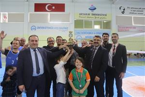 ASÜ Spor Şenlikleri’nde voleybol dalında şampiyon Tıp Fakültesi ve Diş Hekimliği takımı oldu